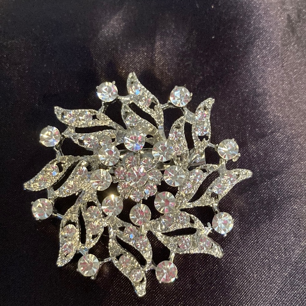 Very pretty rhinestone brooch, perfect piece to set off that holiday outfit